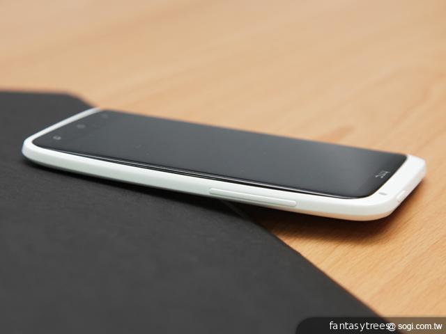 HTC One X外觀圖賞 耗電量、溫度測試揭密 HTC One X外觀圖賞 耗電量、溫度測試揭密