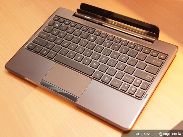 ASUS PadFone變形手機 百變開賣 單機17990