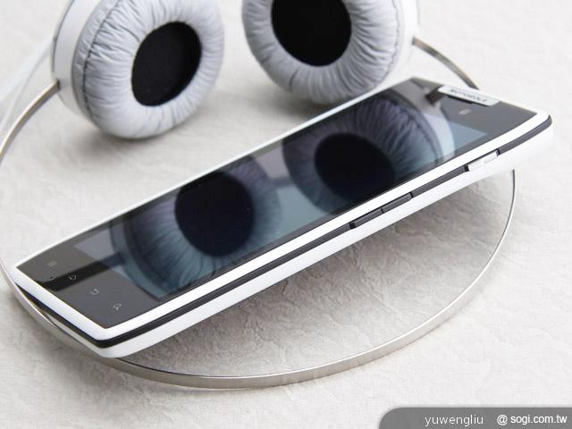 鐵三角ATH-ON303耳機 搭配XT910星潮白更時尚 鐵三角ATH-ON303耳機 搭配XT910星潮白更時尚