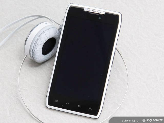 鐵三角ATH-ON303耳機 搭配XT910星潮白更時尚 鐵三角ATH-ON303耳機 搭配XT910星潮白更時尚