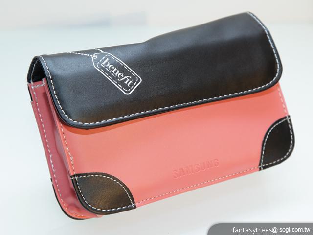 三星GALAXY Note、S II粉桃新色 找來Hebe代言 三星GALAXY Note、S II粉桃新色 找來Hebe代言