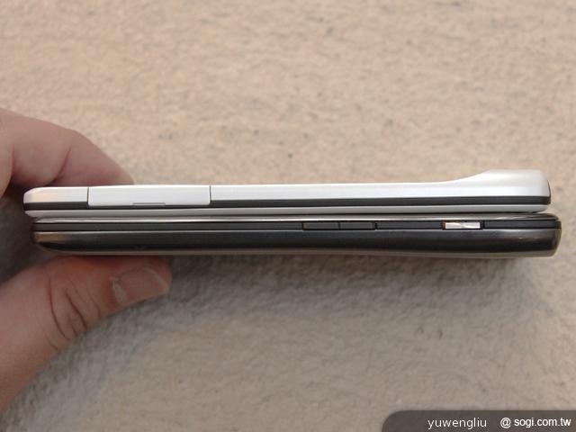 MOTO RAZR Maxx、XT910造型、厚度比一比 MOTO RAZR Maxx、XT910造型、厚度比一比