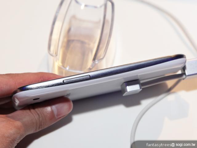 三星GALAXY S III外觀直擊 質感特色搶先看 三星GALAXY S III外觀直擊 質感特色搶先看