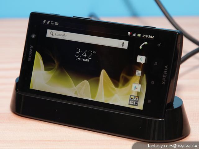Sony XPERIA ion台哥大獨代 2萬有找 5/15起預購 Sony XPERIA ion台哥大獨代 2萬有找 5/15起預購