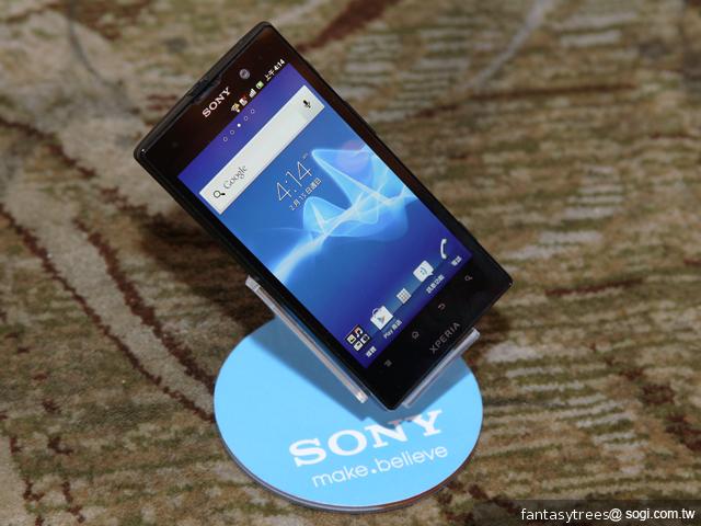Sony XPERIA ion台哥大獨代 2萬有找 5/15起預購 Sony XPERIA ion台哥大獨代 2萬有找 5/15起預購