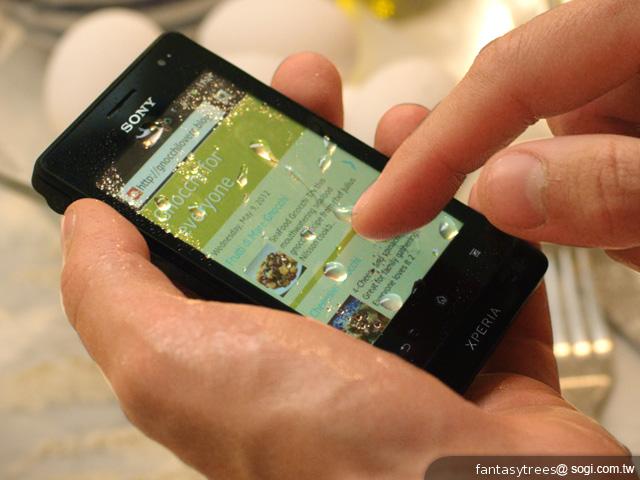 Sony XPERIA acro S、go 防水智慧雙機發表 Sony XPERIA acro S、go 防水智慧雙機發表