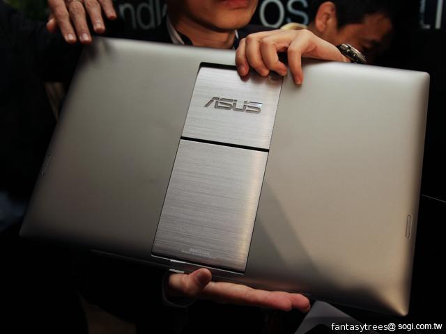 華碩大秀變形魔法 ASUS TAICHI、Transformer平板齊推 華碩大秀變形魔法 ASUS TAICHI、Transformer平板齊推