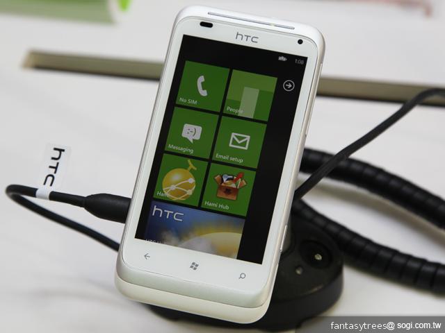 NOKIA Lumia 900、HTC TITAN II 微軟展場雙雄爭霸 NOKIA Lumia 900、HTC TITAN II 微軟展場雙雄爭霸