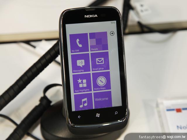 NOKIA Lumia 900、HTC TITAN II 微軟展場雙雄爭霸 NOKIA Lumia 900、HTC TITAN II 微軟展場雙雄爭霸