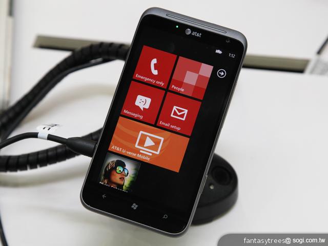 NOKIA Lumia 900、HTC TITAN II 微軟展場雙雄爭霸 NOKIA Lumia 900、HTC TITAN II 微軟展場雙雄爭霸