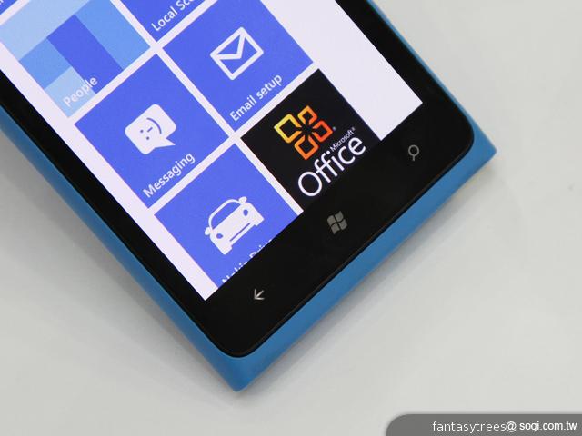 NOKIA Lumia 900、HTC TITAN II 微軟展場雙雄爭霸 NOKIA Lumia 900、HTC TITAN II 微軟展場雙雄爭霸