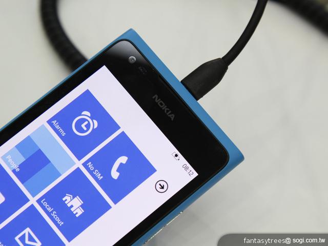 NOKIA Lumia 900、HTC TITAN II 微軟展場雙雄爭霸 NOKIA Lumia 900、HTC TITAN II 微軟展場雙雄爭霸
