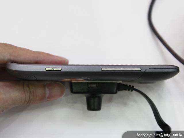 NOKIA Lumia 900、HTC TITAN II 微軟展場雙雄爭霸 NOKIA Lumia 900、HTC TITAN II 微軟展場雙雄爭霸