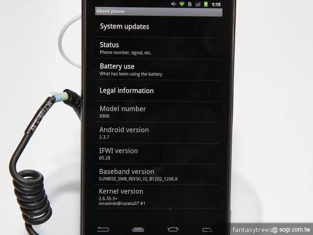 英特爾展場手機力推 XOLO X900、Lenovo LePhone K800 英特爾展場手機力推 XOLO X900、Lenovo LePhone K800