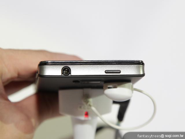 英特爾展場手機力推 XOLO X900、Lenovo LePhone K800 英特爾展場手機力推 XOLO X900、Lenovo LePhone K800