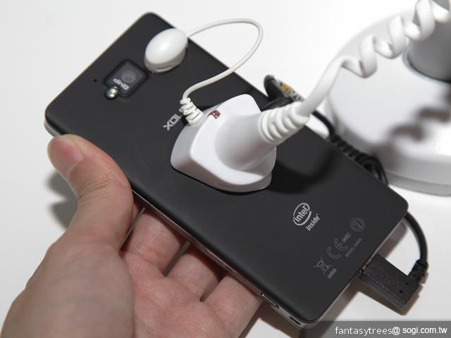 英特爾展場手機力推 XOLO X900、Lenovo LePhone K800 英特爾展場手機力推 XOLO X900、Lenovo LePhone K800