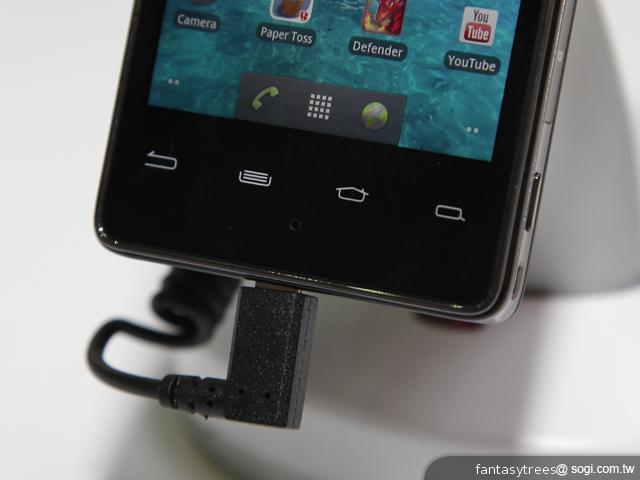 英特爾展場手機力推 XOLO X900、Lenovo LePhone K800 英特爾展場手機力推 XOLO X900、Lenovo LePhone K800