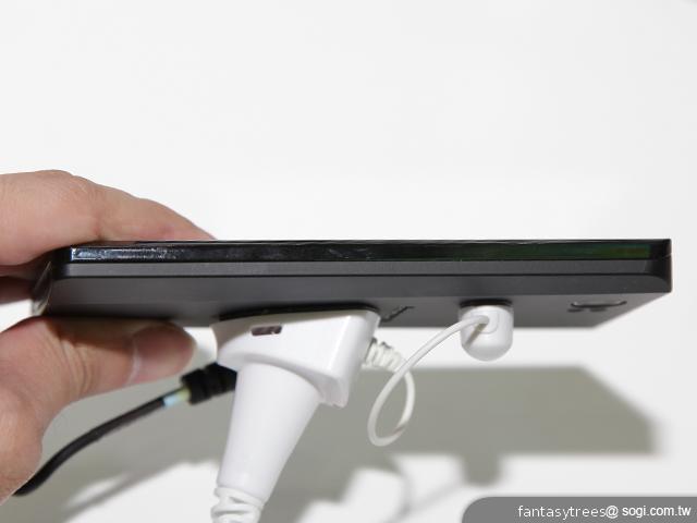 英特爾展場手機力推 XOLO X900、Lenovo LePhone K800 英特爾展場手機力推 XOLO X900、Lenovo LePhone K800