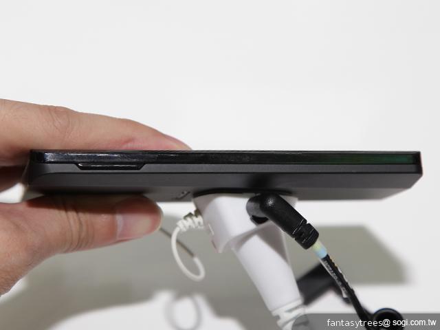 英特爾展場手機力推 XOLO X900、Lenovo LePhone K800 英特爾展場手機力推 XOLO X900、Lenovo LePhone K800