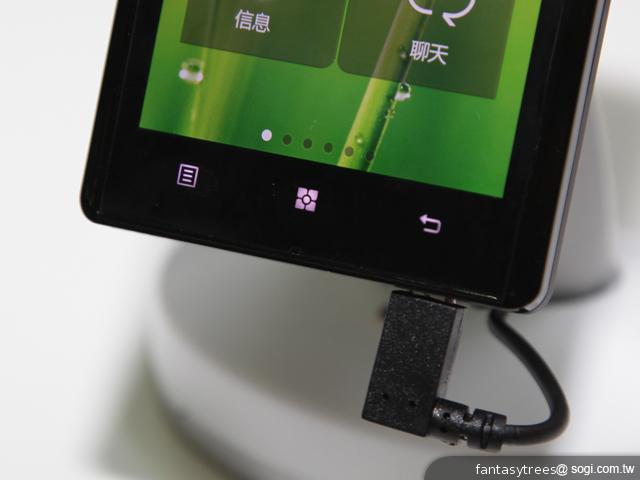 英特爾展場手機力推 XOLO X900、Lenovo LePhone K800 英特爾展場手機力推 XOLO X900、Lenovo LePhone K800