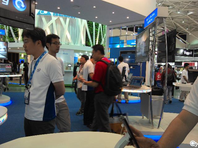 英特爾展場手機力推 XOLO X900、Lenovo LePhone K800 英特爾展場手機力推 XOLO X900、Lenovo LePhone K800