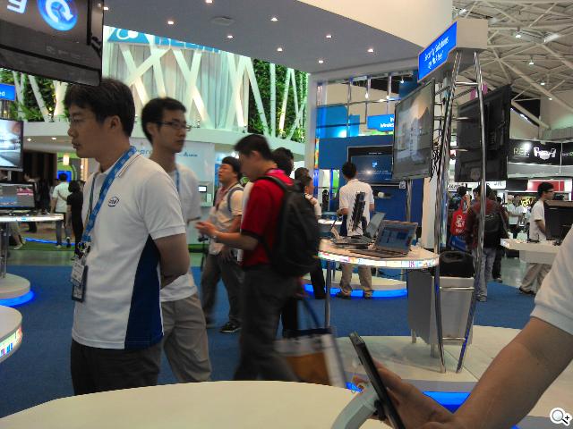 英特爾展場手機力推 XOLO X900、Lenovo LePhone K800 英特爾展場手機力推 XOLO X900、Lenovo LePhone K800