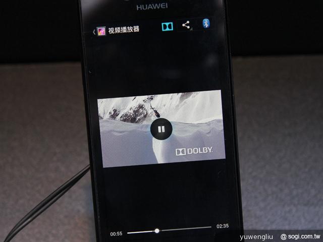 HUAWEI Ascend P1超薄智慧機簡單把玩【Computex 2012】 HUAWEI Ascend P1超薄智慧機簡單把玩【Computex 2012】