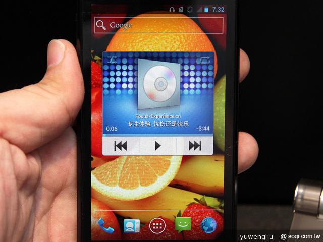 HUAWEI Ascend P1超薄智慧機簡單把玩【Computex 2012】 HUAWEI Ascend P1超薄智慧機簡單把玩【Computex 2012】