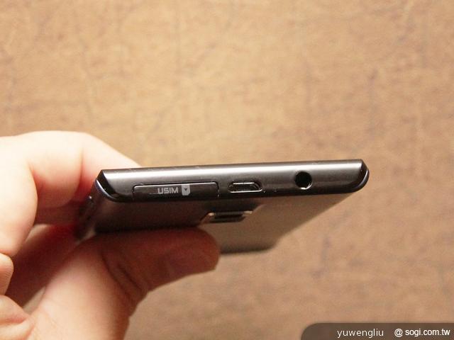 HUAWEI Ascend P1超薄智慧機簡單把玩【Computex 2012】 HUAWEI Ascend P1超薄智慧機簡單把玩【Computex 2012】