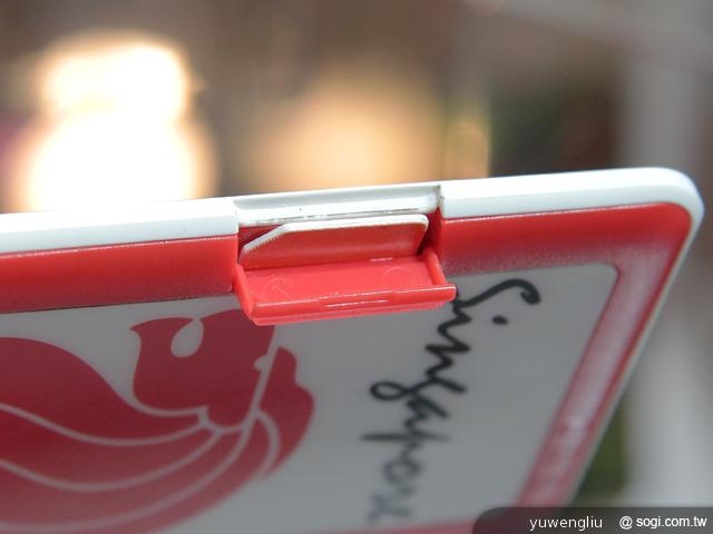 甲子新加坡國慶版CARD PHONE與新款配件賞析【Computex 2012】 甲子新加坡國慶版CARD PHONE與新款配件賞析【Computex 2012】