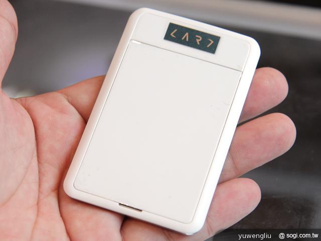 甲子新加坡國慶版CARD PHONE與新款配件賞析【Computex 2012】 甲子新加坡國慶版CARD PHONE與新款配件賞析【Computex 2012】