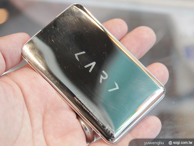 甲子新加坡國慶版CARD PHONE與新款配件賞析【Computex 2012】 甲子新加坡國慶版CARD PHONE與新款配件賞析【Computex 2012】