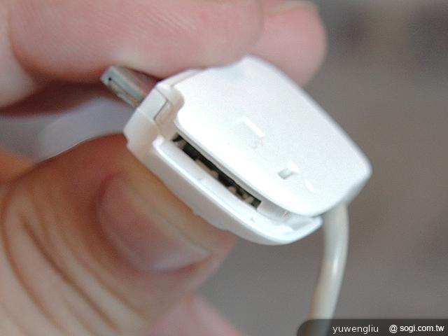 甲子新加坡國慶版CARD PHONE與新款配件賞析【Computex 2012】 甲子新加坡國慶版CARD PHONE與新款配件賞析【Computex 2012】