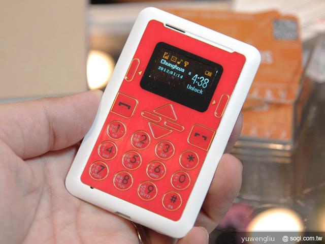 甲子新加坡國慶版CARD PHONE與新款配件賞析【Computex 2012】 甲子新加坡國慶版CARD PHONE與新款配件賞析【Computex 2012】