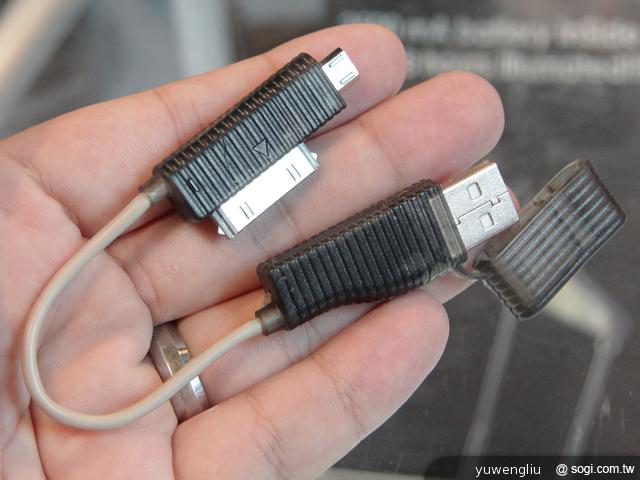 甲子新加坡國慶版CARD PHONE與新款配件賞析【Computex 2012】 甲子新加坡國慶版CARD PHONE與新款配件賞析【Computex 2012】