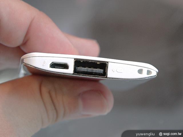 甲子新加坡國慶版CARD PHONE與新款配件賞析【Computex 2012】 甲子新加坡國慶版CARD PHONE與新款配件賞析【Computex 2012】