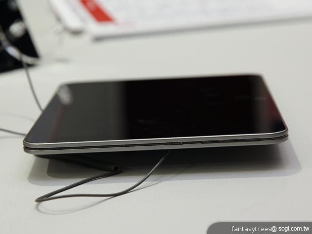 TOSHIBA Regza AT700超薄平板 德儀展攤現蹤【Computex 2012】 TOSHIBA Regza AT700超薄平板 德儀展攤現蹤【Computex 2012】