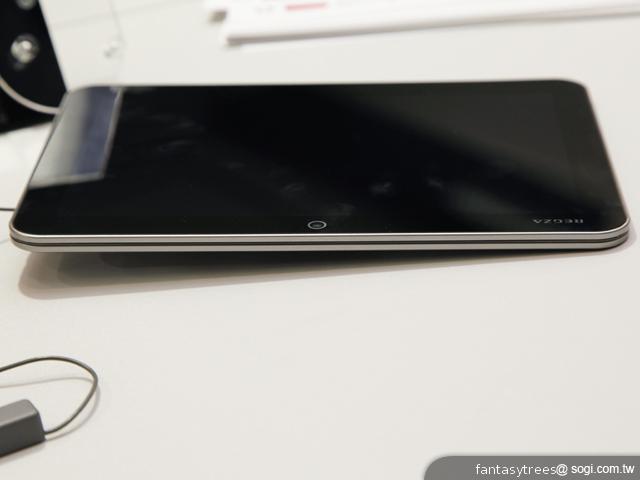 TOSHIBA Regza AT700超薄平板 德儀展攤現蹤【Computex 2012】 TOSHIBA Regza AT700超薄平板 德儀展攤現蹤【Computex 2012】