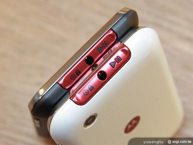 MOTO MOTOSMART MIX XT550 主打杜比SRS雙音效 MOTO MOTOSMART MIX XT550 主打杜比SRS雙音效