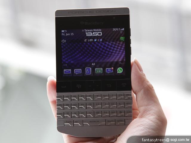 黑莓7.1開放升級 Porsche Design P'9981現身 黑莓7.1開放升級 Porsche Design P'9981現身