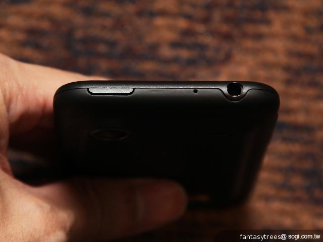 HTC Incredible E NFC行動悠遊聯名卡手機 台灣亮相