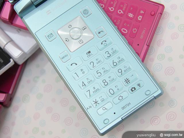 Sharp 007SH 智慧日系摺疊自拍高手 Sharp 007SH 智慧日系摺疊自拍高手