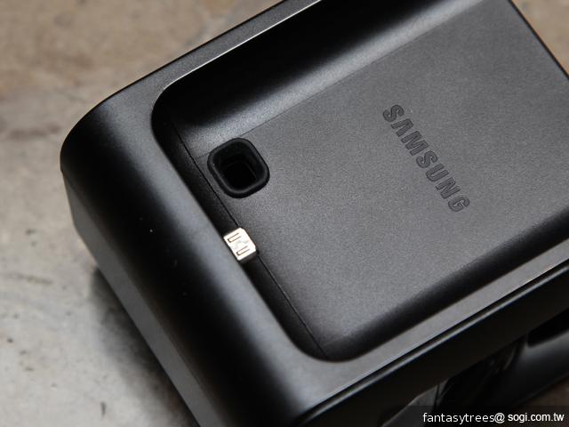 三星GALAXY Beam微投影手機 七月中開賣 三星GALAXY Beam微投影手機 七月中開賣