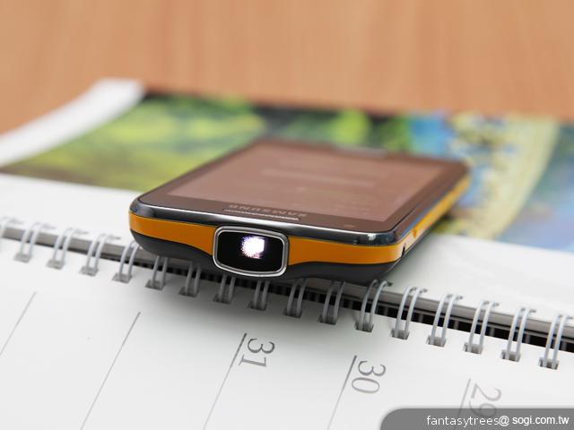 三星GALAXY Beam微投影手機 輕鬆打造50吋大視界