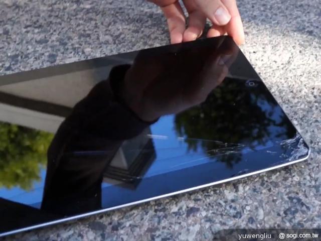 iPad 2與Nexus 7平板電腦另類對決 摔機泡水樣樣來 iPad 2與Nexus 7平板電腦另類對決 摔機泡水樣樣來