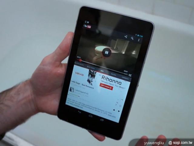 iPad 2與Nexus 7平板電腦另類對決 摔機泡水樣樣來 iPad 2與Nexus 7平板電腦另類對決 摔機泡水樣樣來
