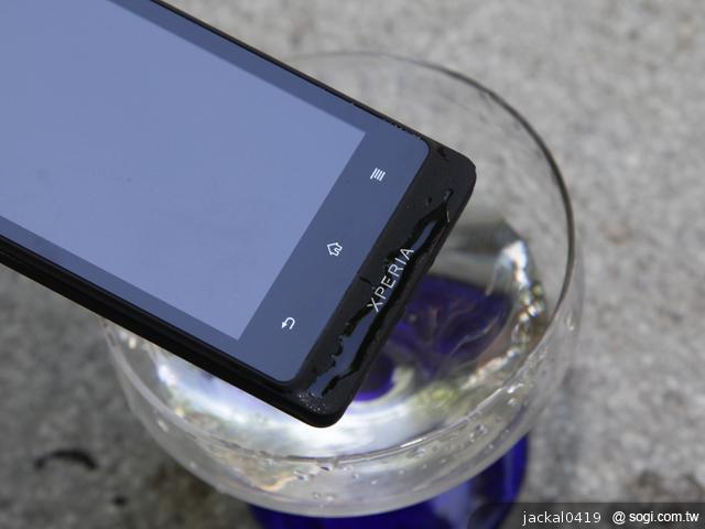 Sony XPERIA go 短小精悍的防水雙核智慧新選