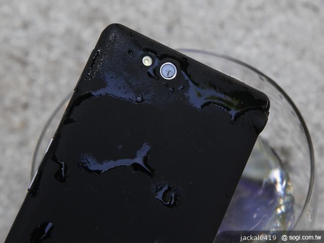 Sony XPERIA go 短小精悍的防水雙核智慧新選