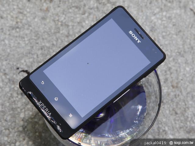 Sony XPERIA go 短小精悍的防水雙核智慧新選
