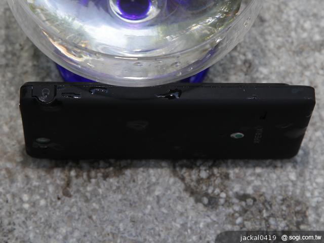 Sony XPERIA go 短小精悍的防水雙核智慧新選